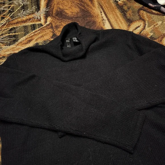 Elegant Black Turtleneck Sweater for Women - Picture 3 of 9